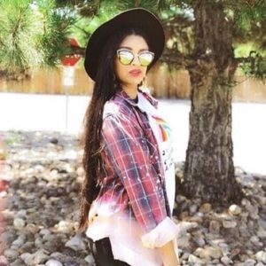 Meet your Posher, Marvelous